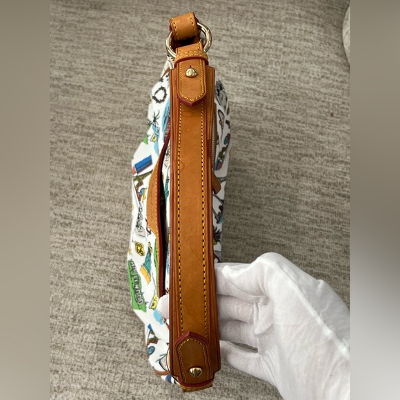 LIVE: Dooney and Bourke Fun, cheerful and colorful Americana - Picture 2 of 7